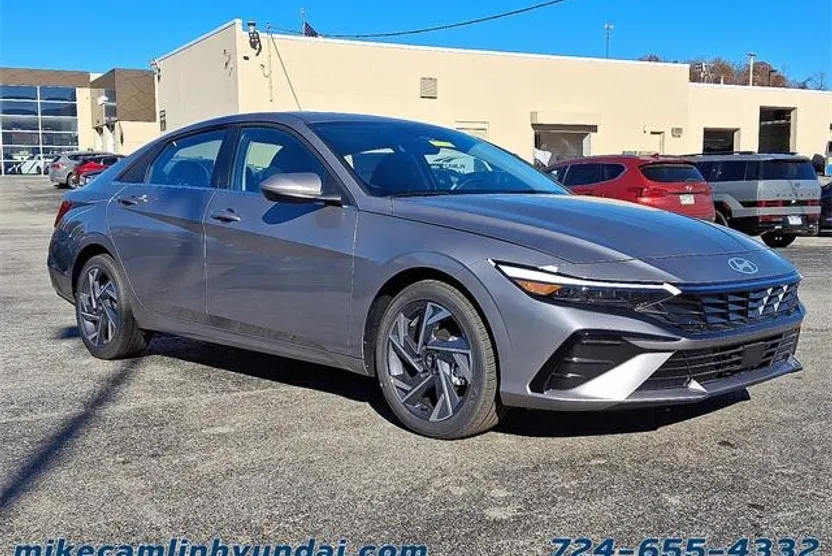 2025 Hyundai Elantra SEL Convenience photo 1