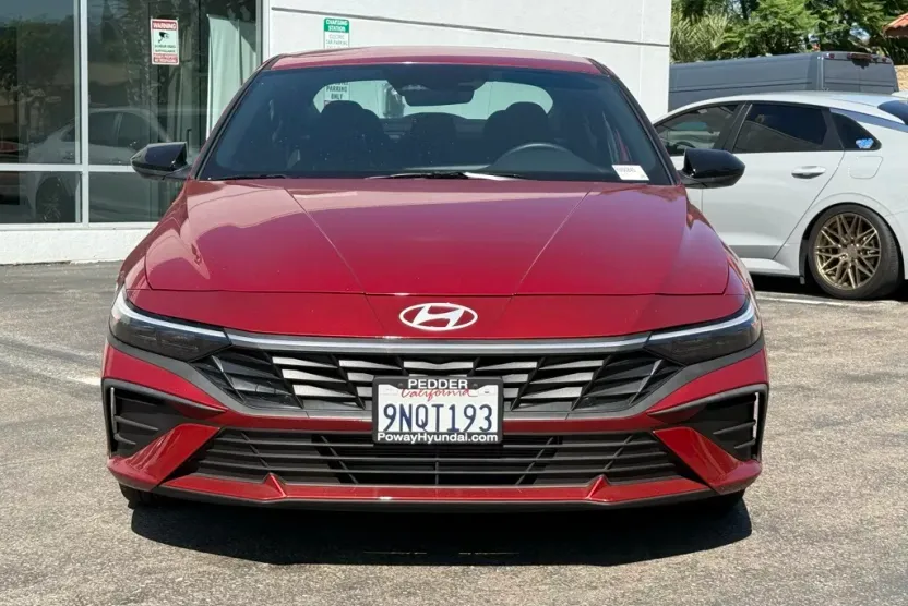 2025 Hyundai Elantra SEL Sport photo 1