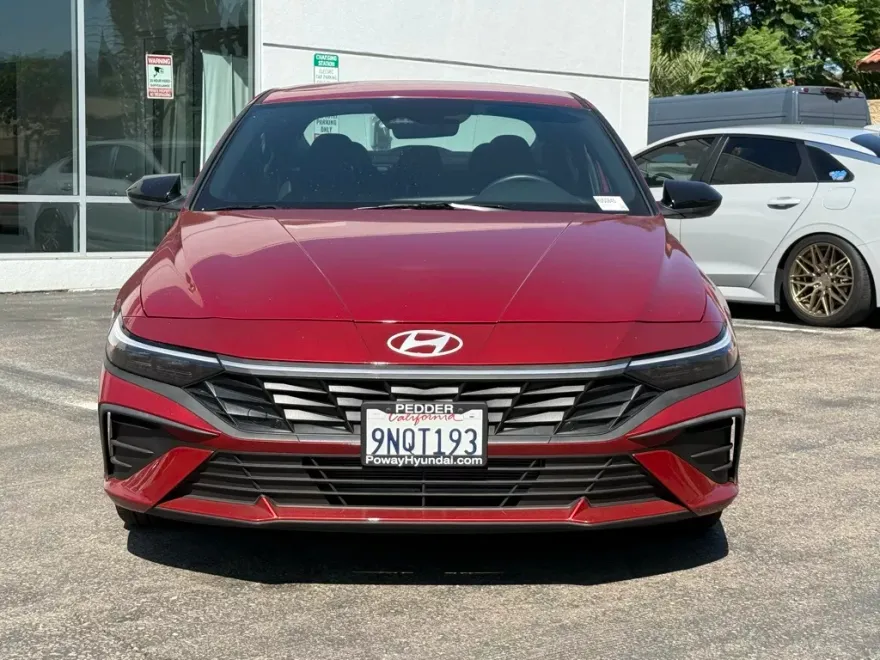 2025 Hyundai Elantra SEL Sport photo 1