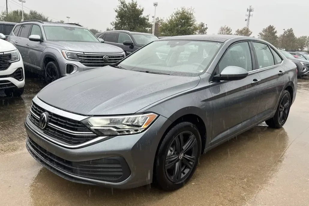2023 Volkswagen Jetta SE photo 1