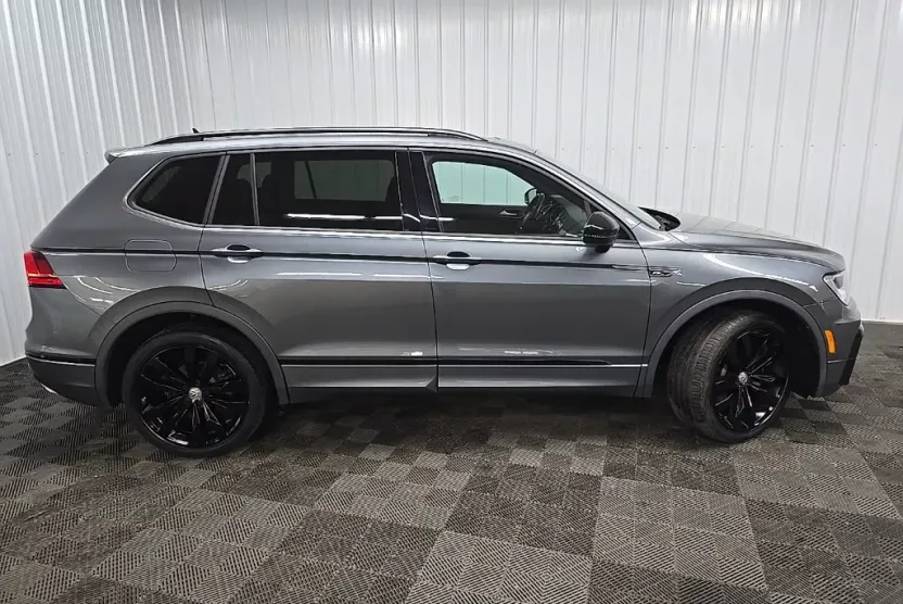 2021 Volkswagen Tiguan SE R-Line Black photo 1