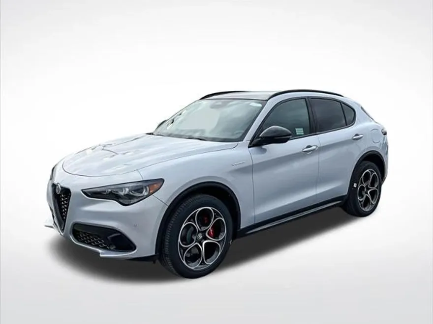 2025 Alfa Romeo Stelvio photo 1