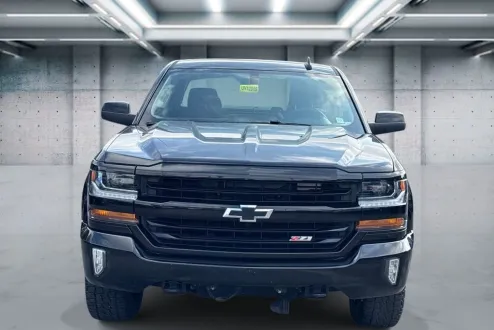 2018 Chevrolet Silverado 1500 LT photo 2