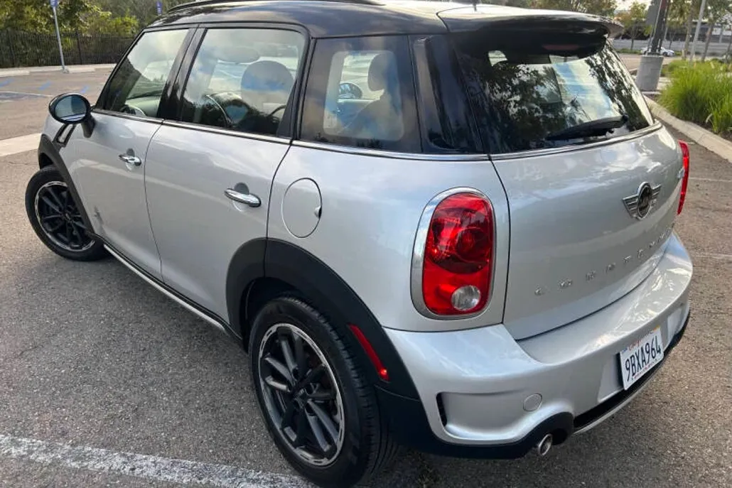 2015 Mini Countryman S ALL4 photo 1