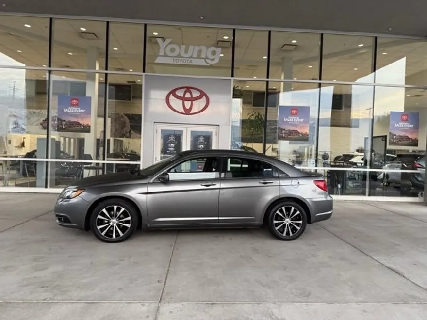 2013 Chrysler 200 Limited photo 1