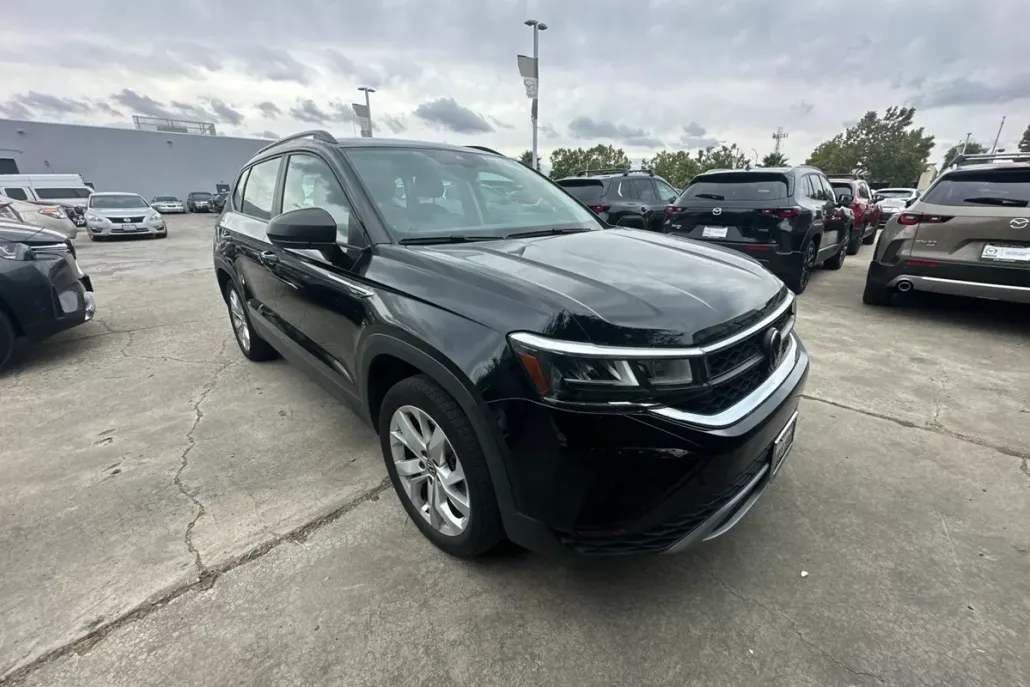 2023 Volkswagen Taos S photo 1