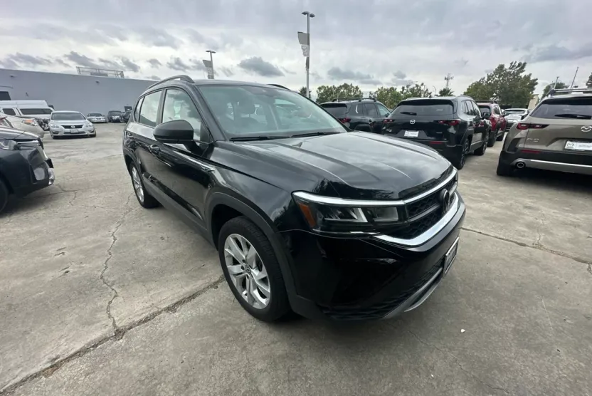 2023 Volkswagen Taos S photo 1