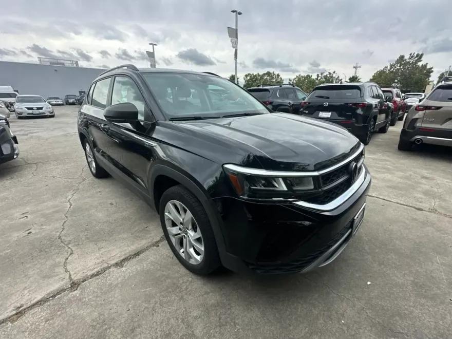 2023 Volkswagen Taos S photo 1