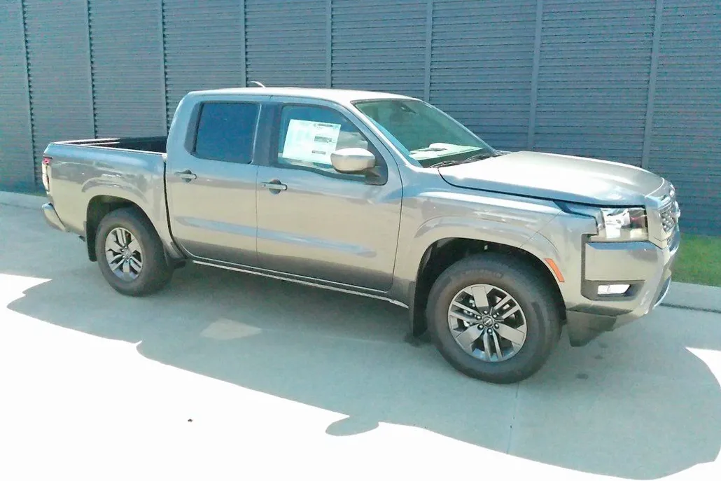 2025 Nissan Frontier SV photo 1