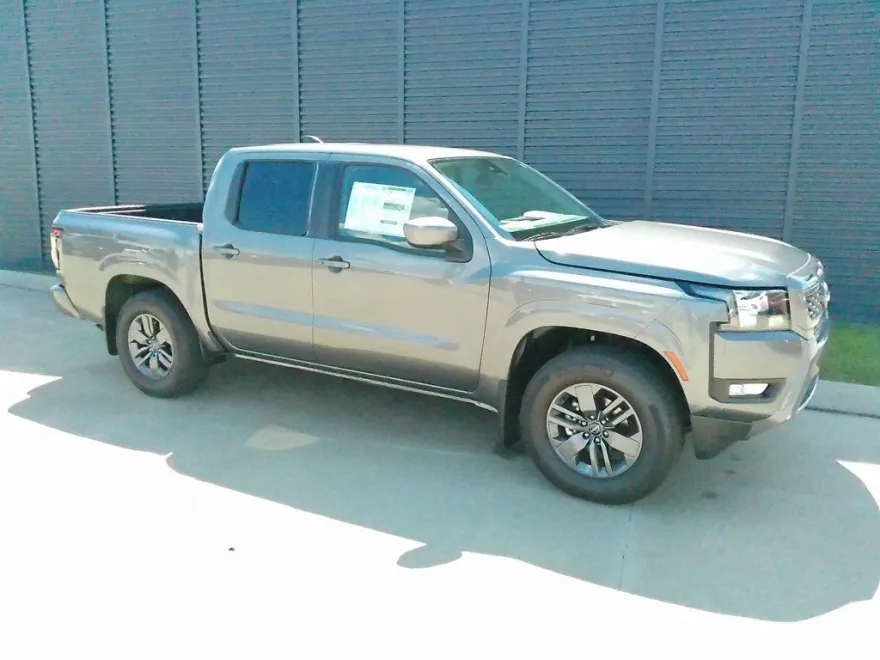 2025 Nissan Frontier SV photo 1