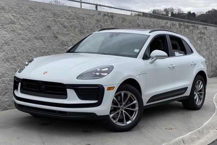 2024 Porsche Macan T photo 1