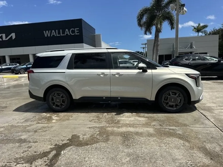 2026 Kia Carnival EX photo 1