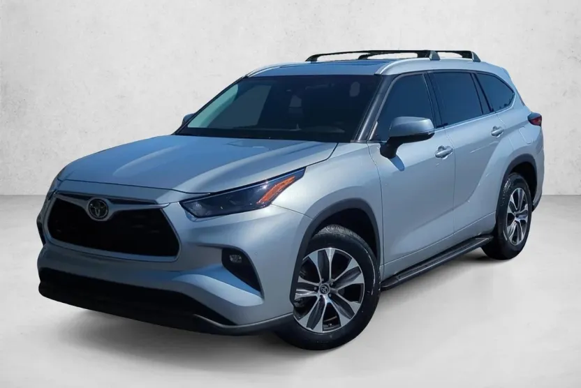 2022 Toyota Highlander XLE photo 1