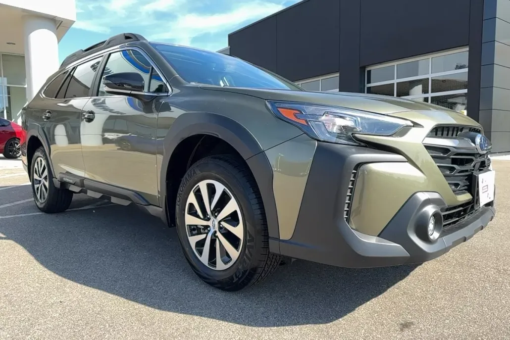 2025 Subaru Outback Premium photo 1