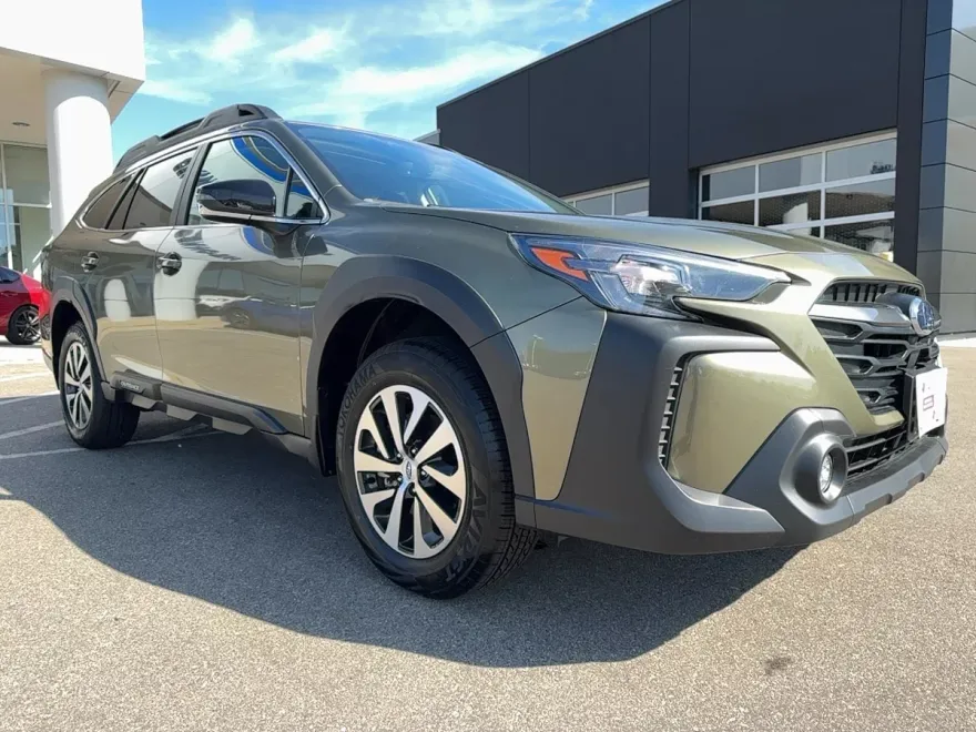 2025 Subaru Outback Premium photo 1