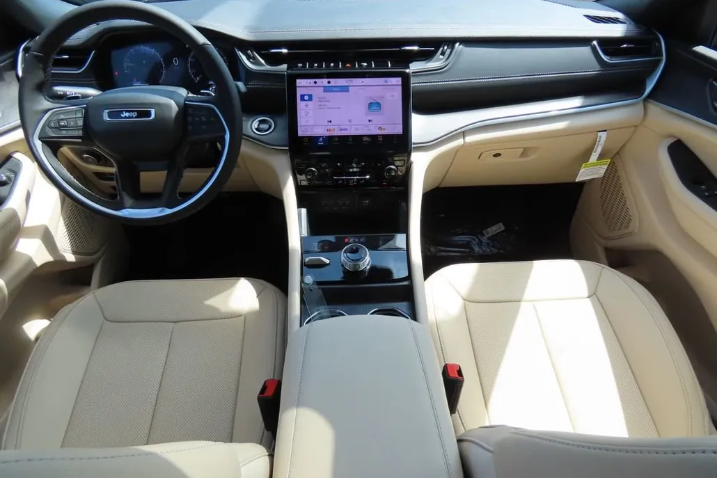 2025 Jeep Grand Cherokee Limited photo 1