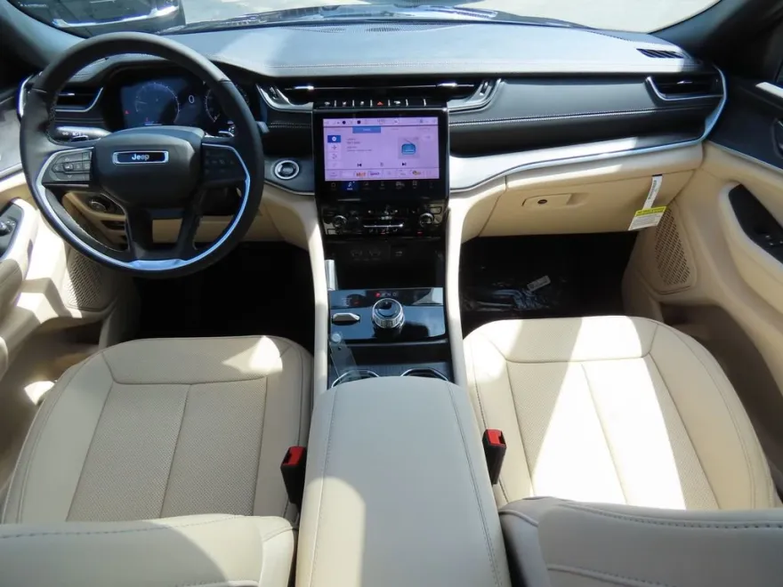 2025 Jeep Grand Cherokee Limited photo 1