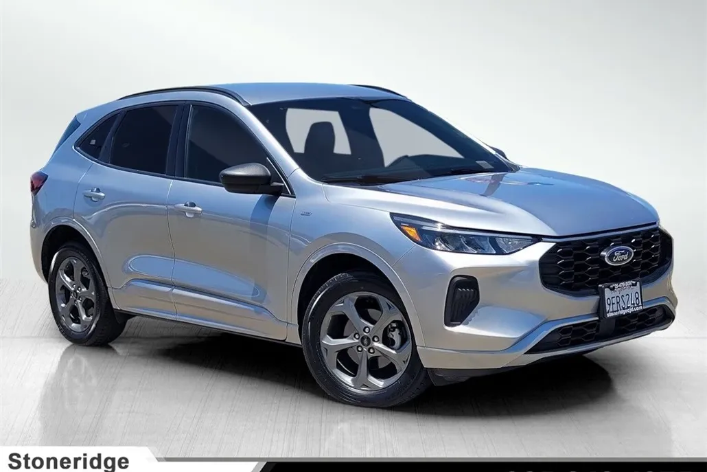 2023 Ford Escape ST-Line photo 1