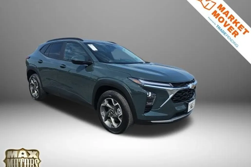 2025 Chevrolet Trax LT photo 1