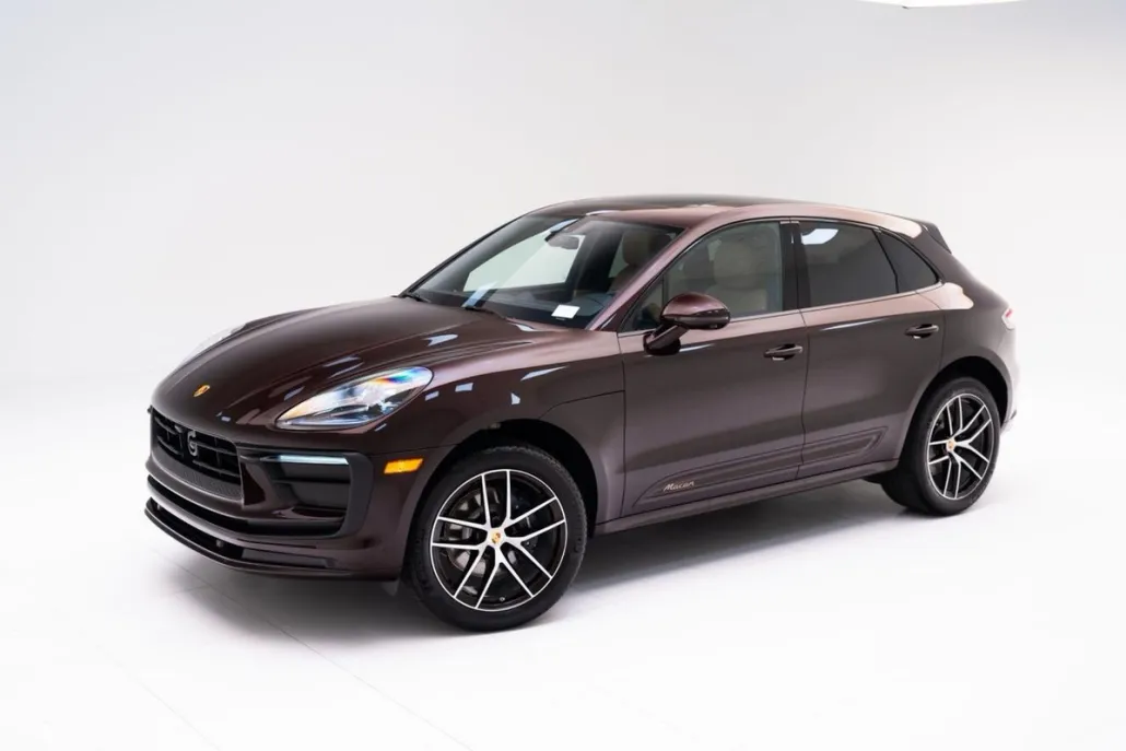 2025 Porsche Macan T photo 1