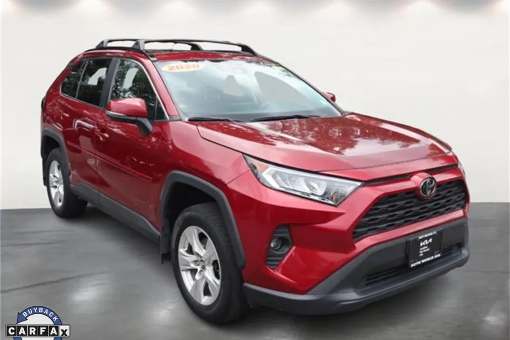 2020 Toyota RAV4 XLE photo 1