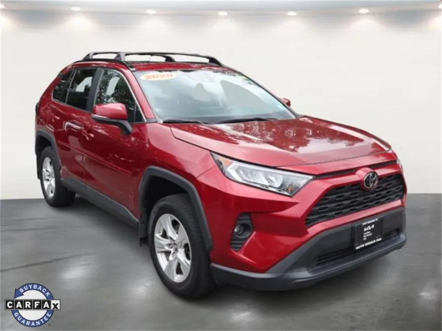 2020 Toyota RAV4 XLE photo 1