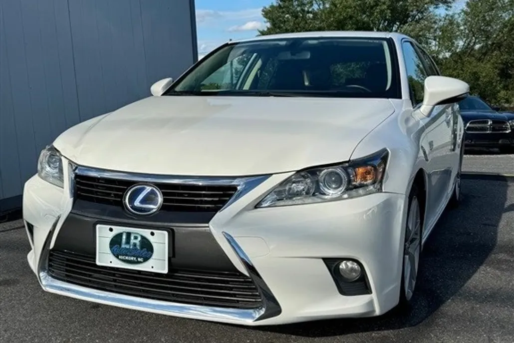 2016 Lexus CT 200h photo 1