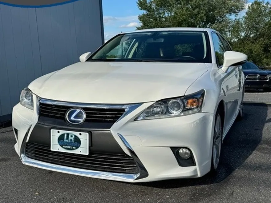 2016 Lexus CT 200h photo 1