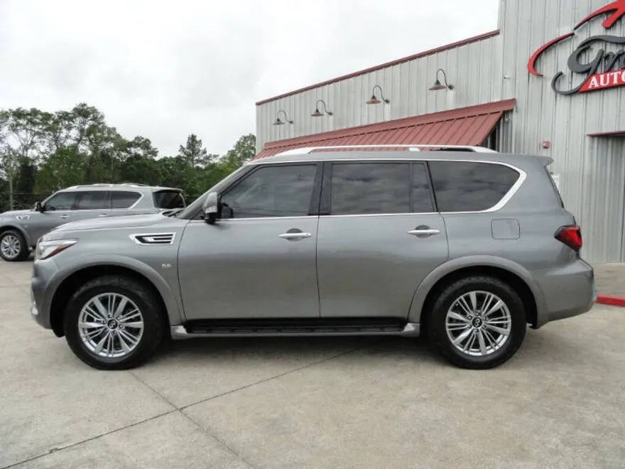 2019 Infiniti QX80 Luxe photo 1