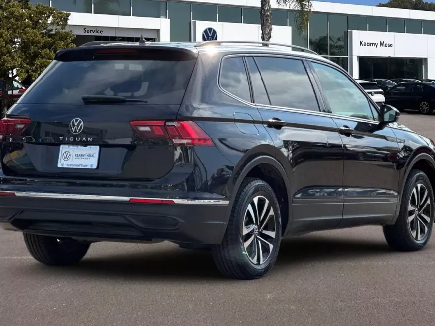 2022 Volkswagen Tiguan S photo 2