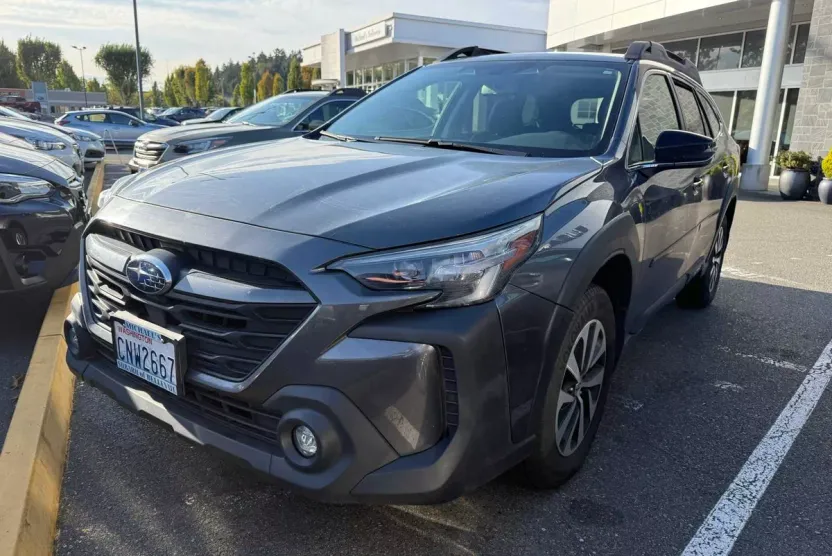 2025 Subaru Outback Premium photo 1