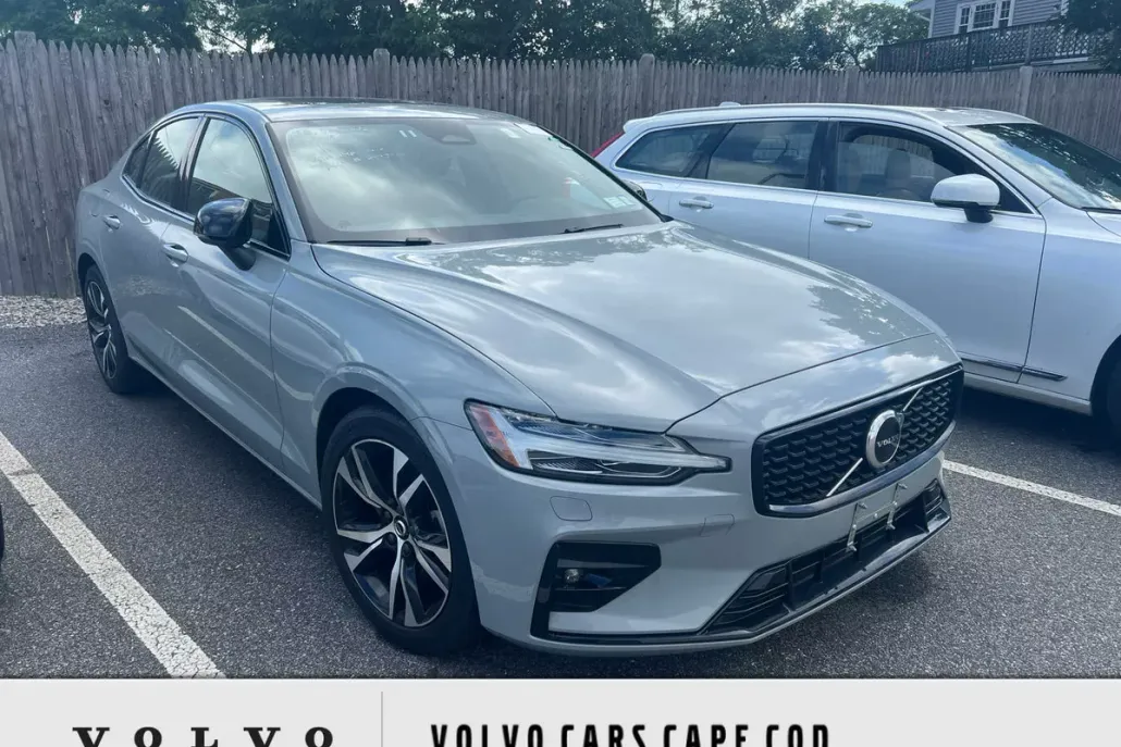 2025 Volvo S60 B5 Core photo 1