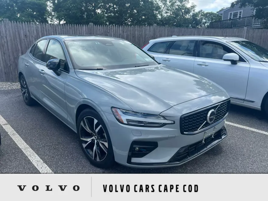 2025 Volvo S60 B5 Core photo 1