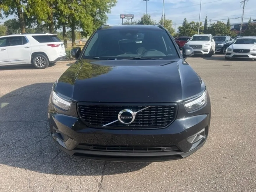 2021 Volvo XC40 R-Design photo 1