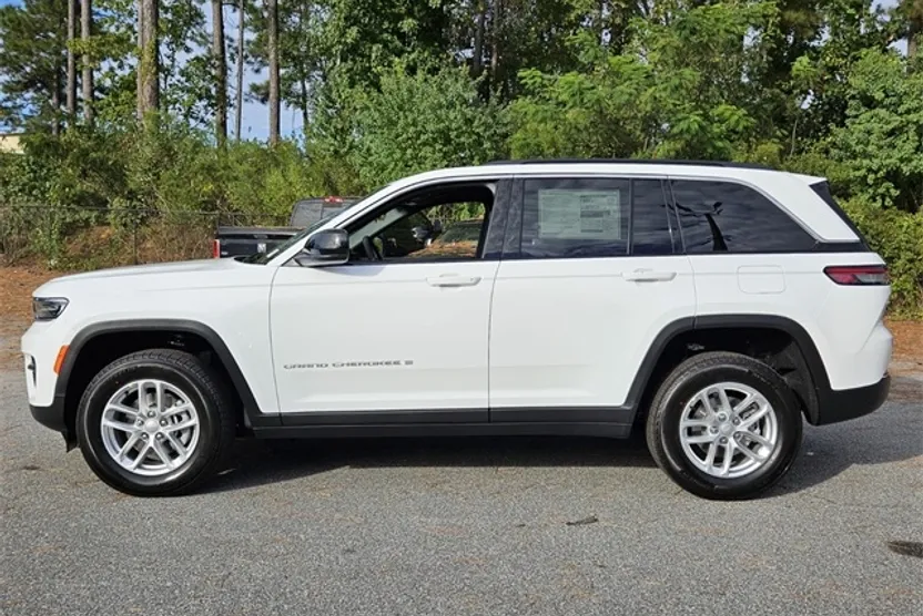 2025 Jeep Grand Cherokee Laredo X photo 1