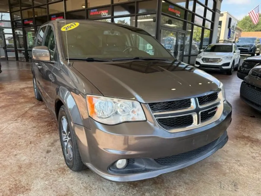 2017 Dodge Grand Caravan SXT photo 1