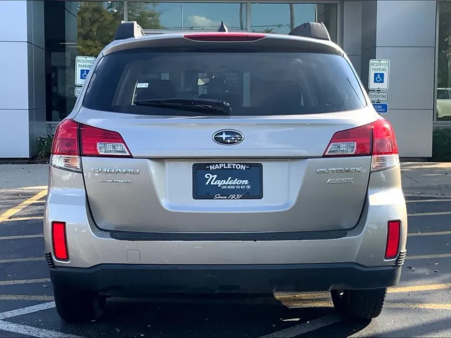 2014 Subaru Outback 2.5i Premium photo 1