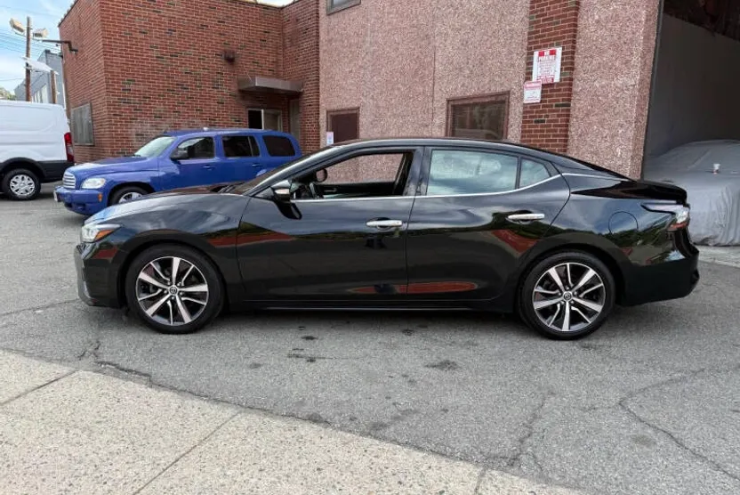 2020 Nissan Maxima SV photo 1