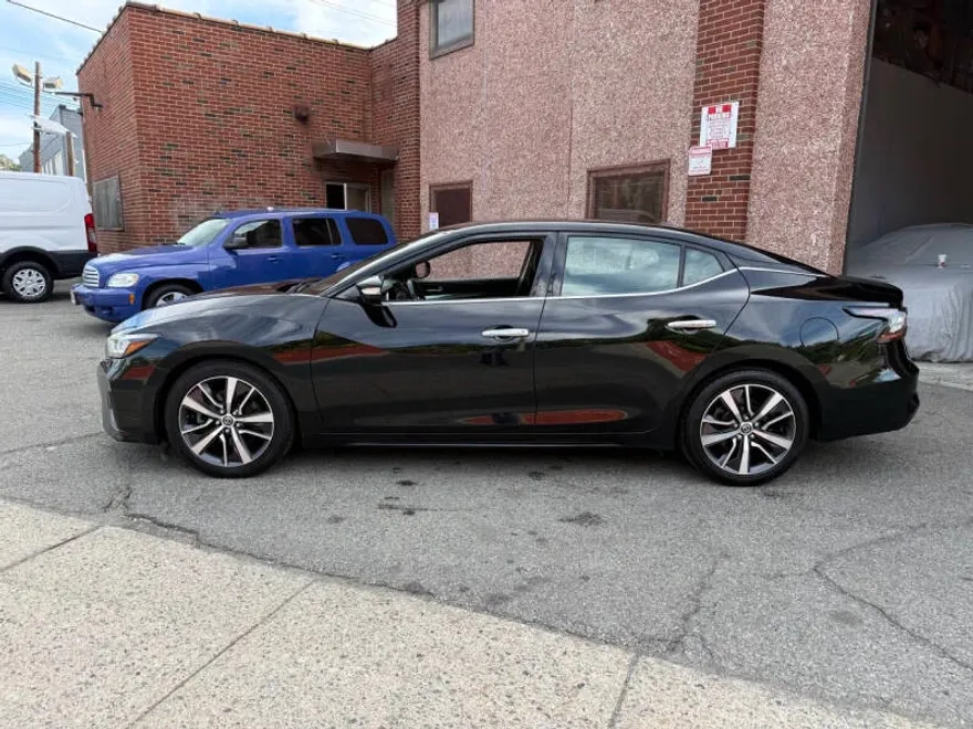 2020 Nissan Maxima SV photo 1