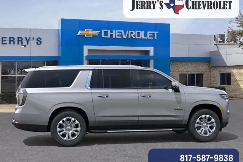 2026 Chevrolet Suburban LT photo 1
