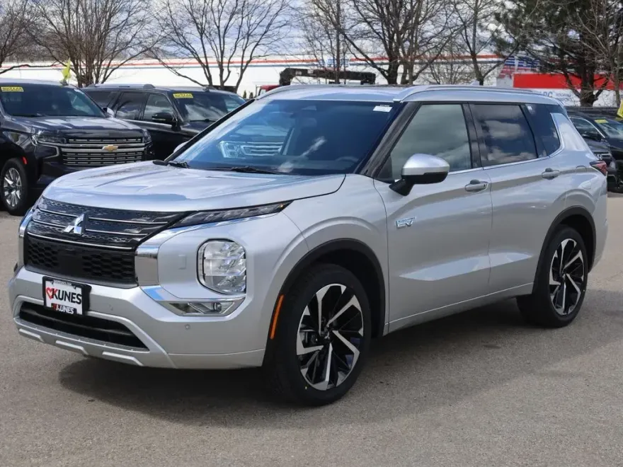 2025 Mitsubishi Outlander PHEV SE photo 4