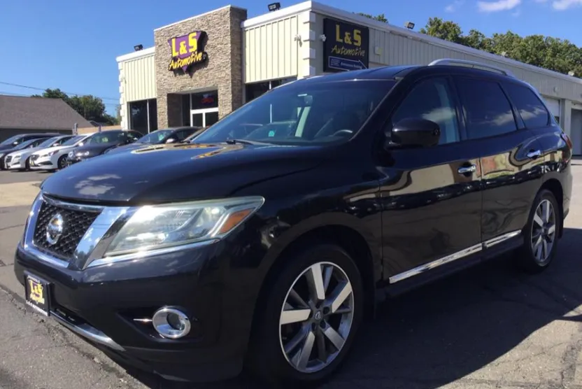 2014 Nissan Pathfinder photo 1