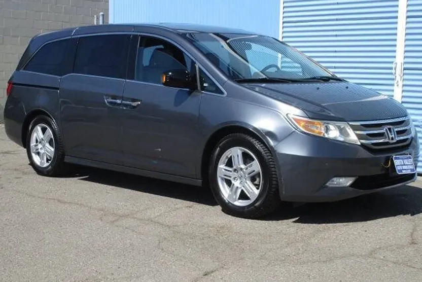 2011 Honda Odyssey Touring Elite photo 1