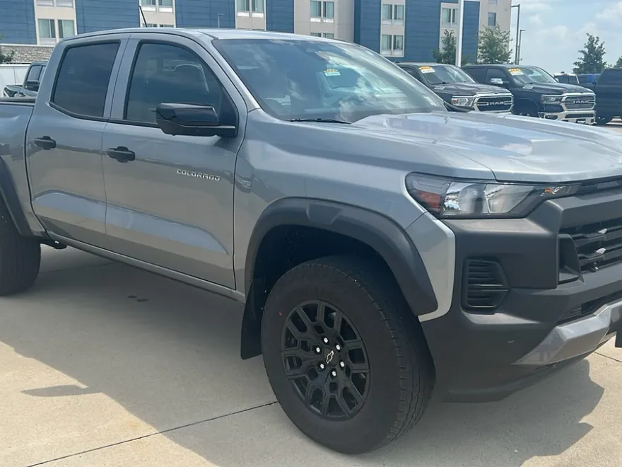 2024 Chevrolet Colorado Trail Boss photo 1