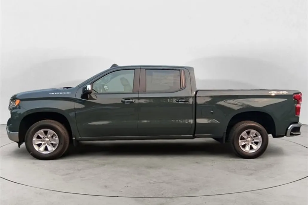 2026 Chevrolet Silverado 1500 LT photo 1