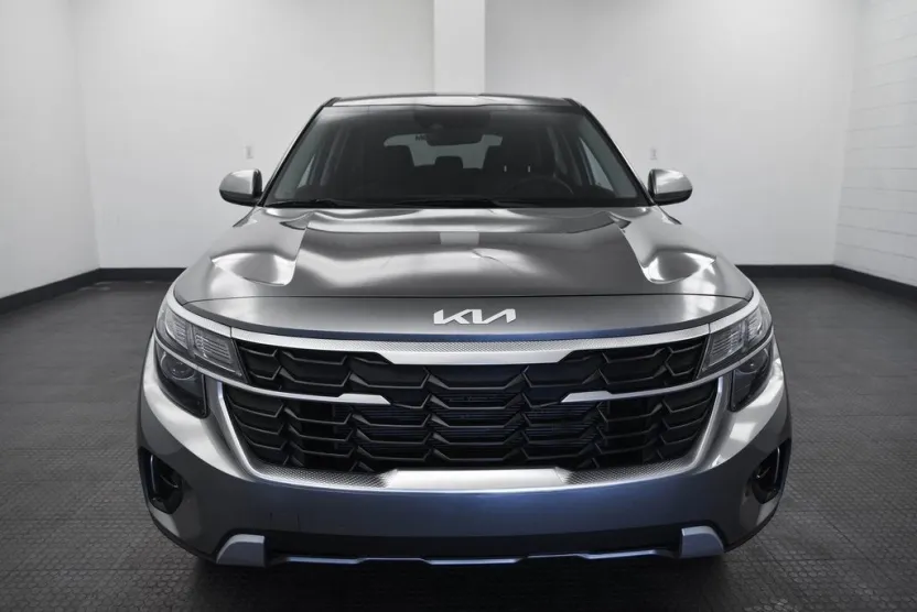 2024 Kia Seltos LX photo 1