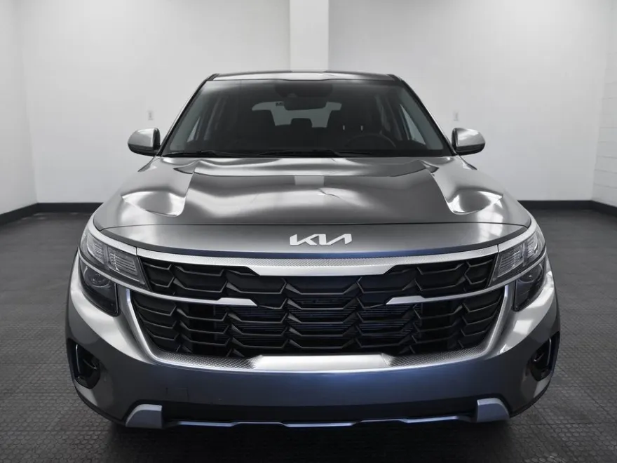 2024 Kia Seltos LX photo 1