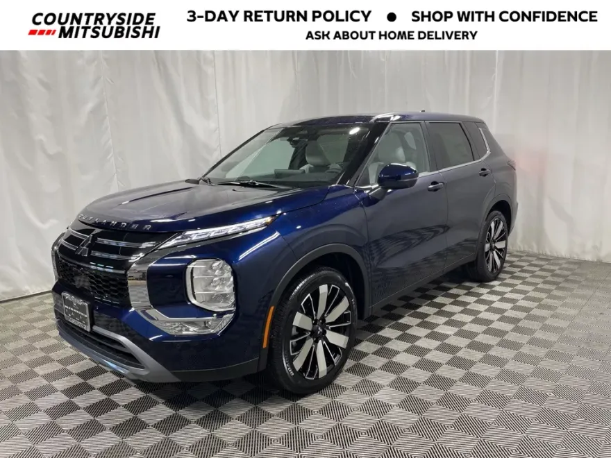 2025 Mitsubishi Outlander SE photo 1
