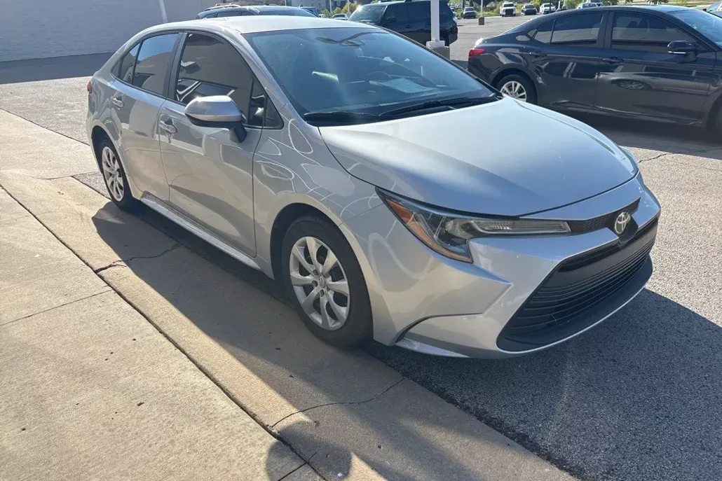 2024 Toyota Corolla LE photo 1