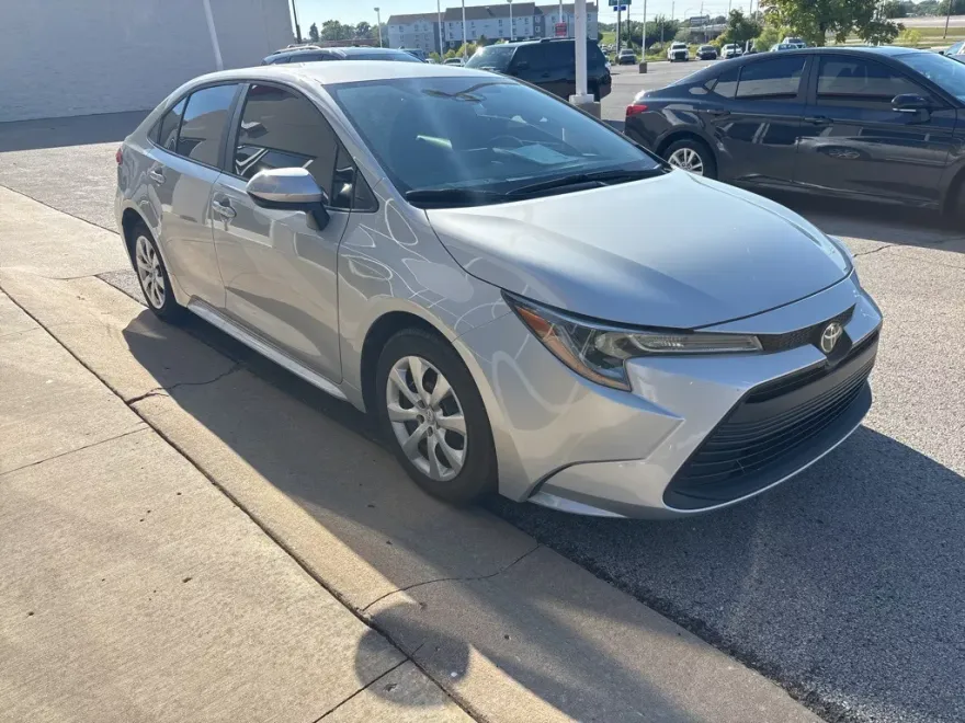 2024 Toyota Corolla LE photo 1
